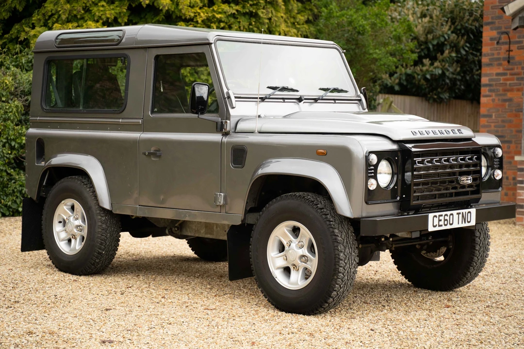 2010 Land Rover Defender 90 - Image 9 of 31