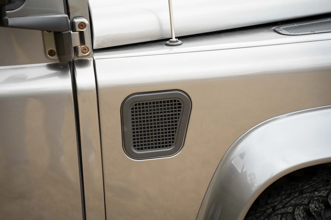 2010 Land Rover Defender 90 - Image 22 of 31
