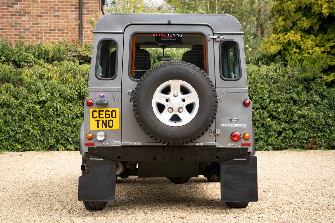 2010 Land Rover Defender 90 - Image 6 of 31