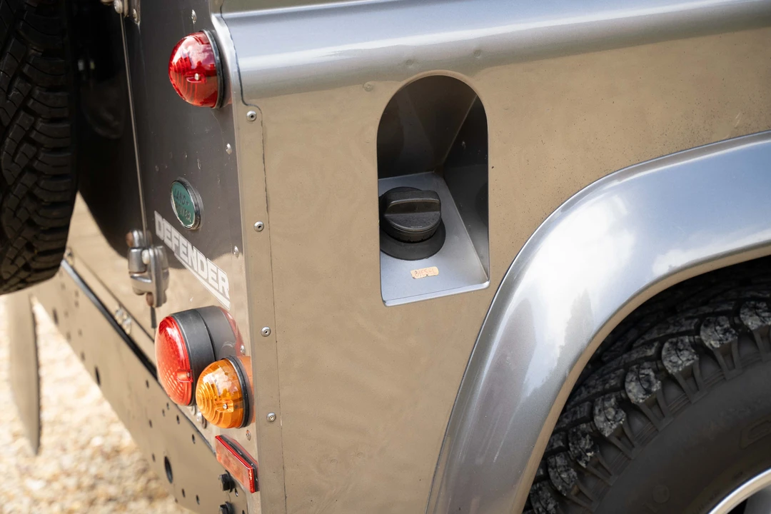 2010 Land Rover Defender 90 - Image 30 of 31