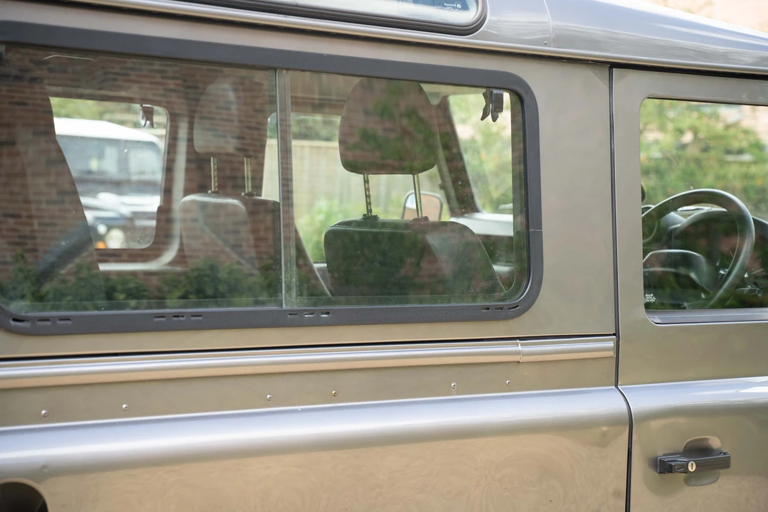 2010 Land Rover Defender 90 - Image 24 of 31