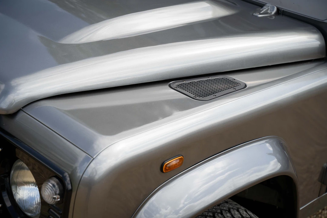 2010 Land Rover Defender 90 - Image 13 of 31