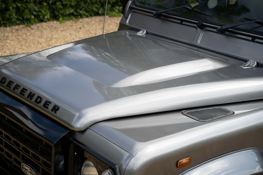 2010 Land Rover Defender 90 - Image 14 of 31