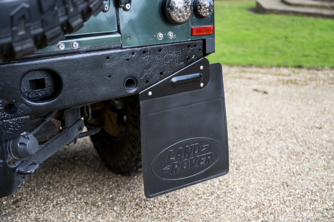 2010 Land Rover Defender 90 - Image 23 of 31