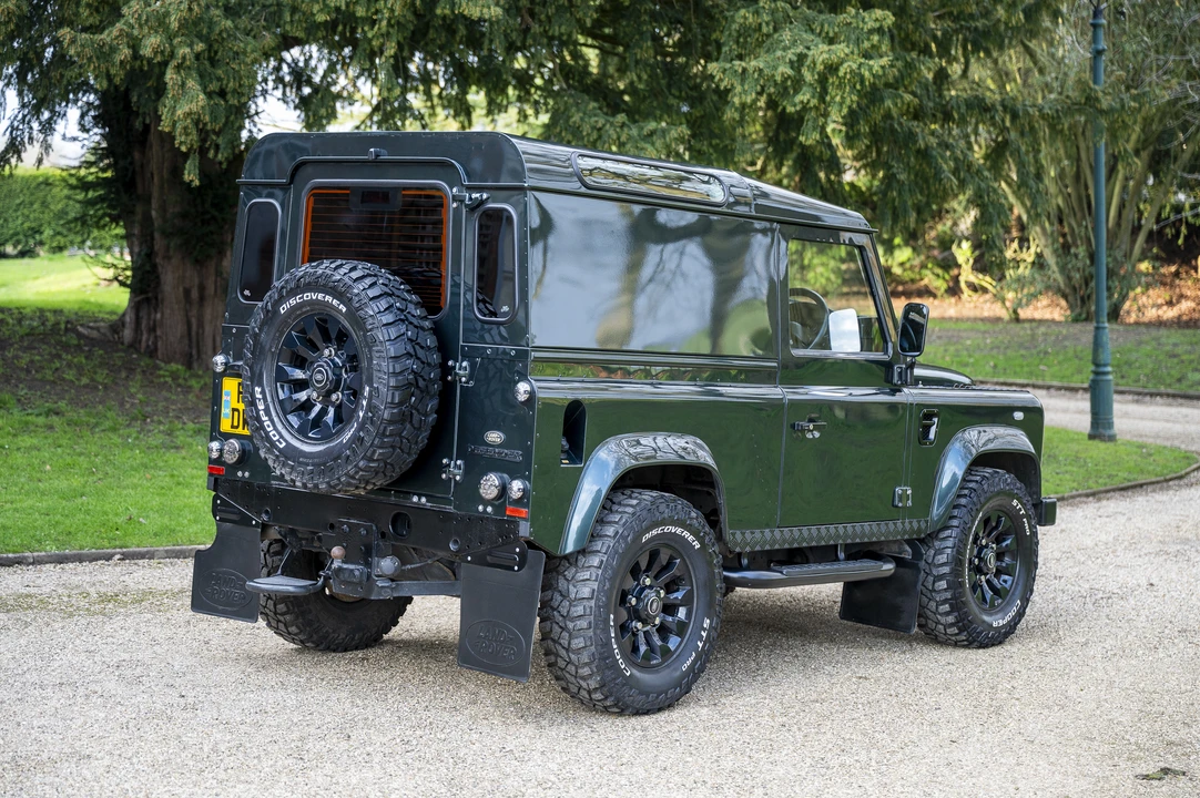 2010 Land Rover Defender 90 - Image 13 of 31