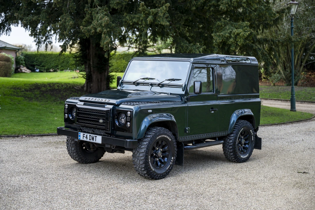 2010 Land Rover Defender 90 - Image 9 of 31