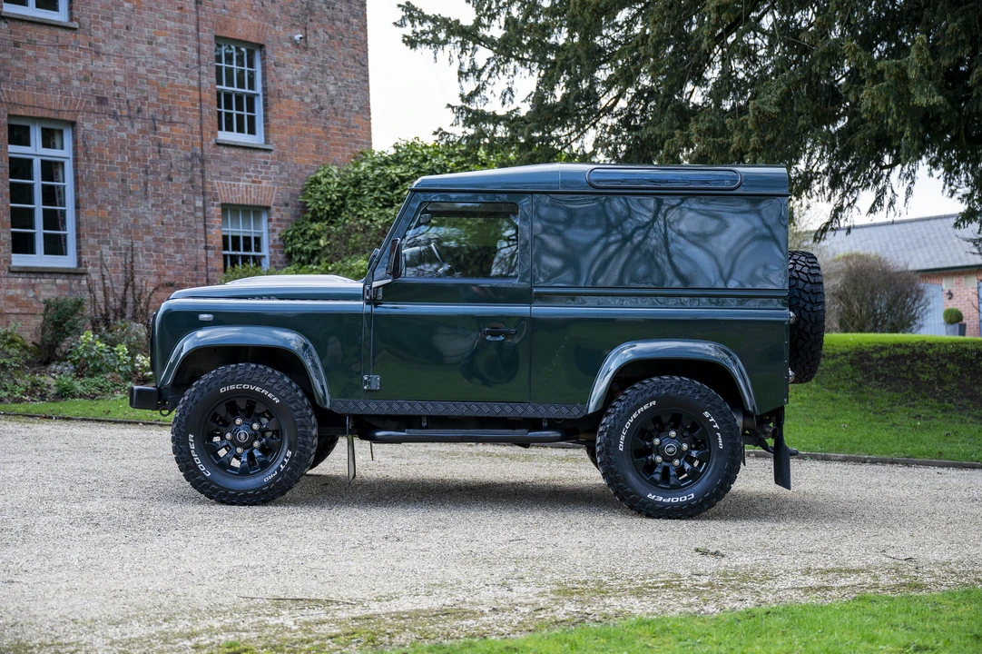 2010 Land Rover Defender 90 - Image 16 of 31