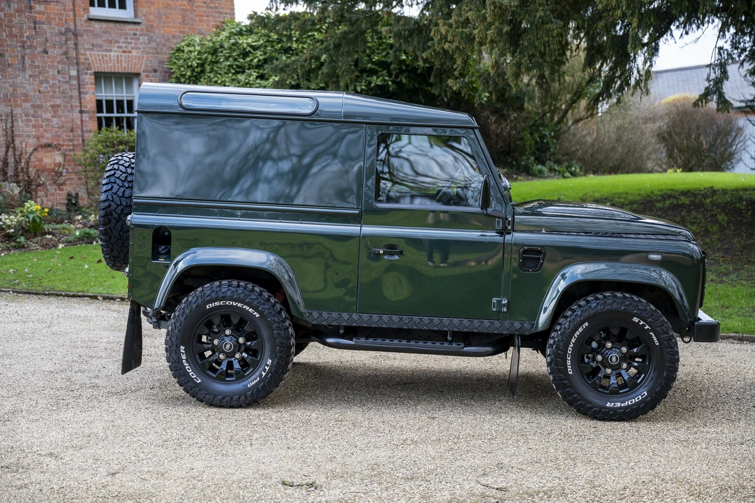 2010 Land Rover Defender 90 - Image 4 of 31