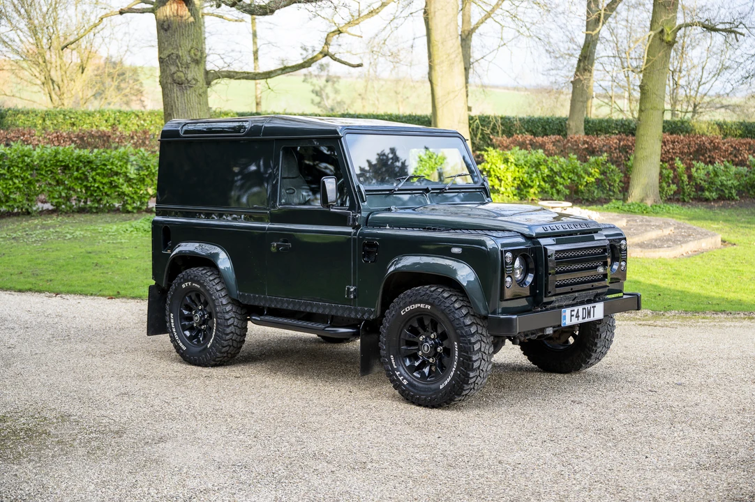 2010 Land Rover Defender 90 - Image 3 of 31