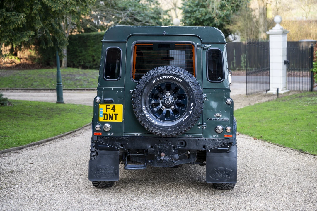 2010 Land Rover Defender 90 - Image 6 of 31