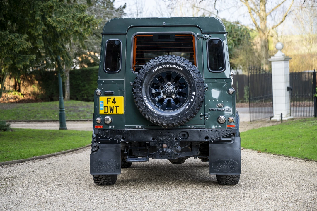 2010 Land Rover Defender 90 - Image 14 of 31