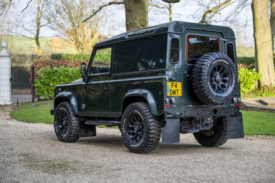 2010 Land Rover Defender 90 - Image 7 of 31