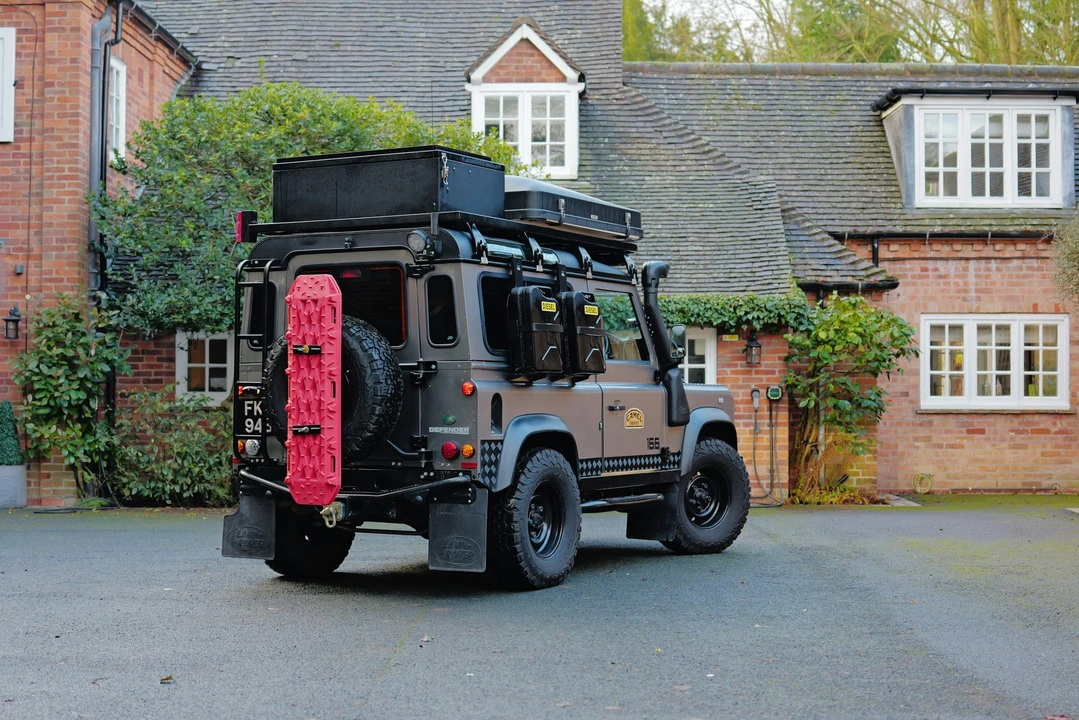 2010 Land Rover Defender 90 - Image 13 of 21