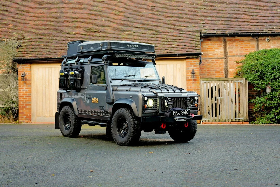 2010 Land Rover Defender 90 - Image 15 of 21