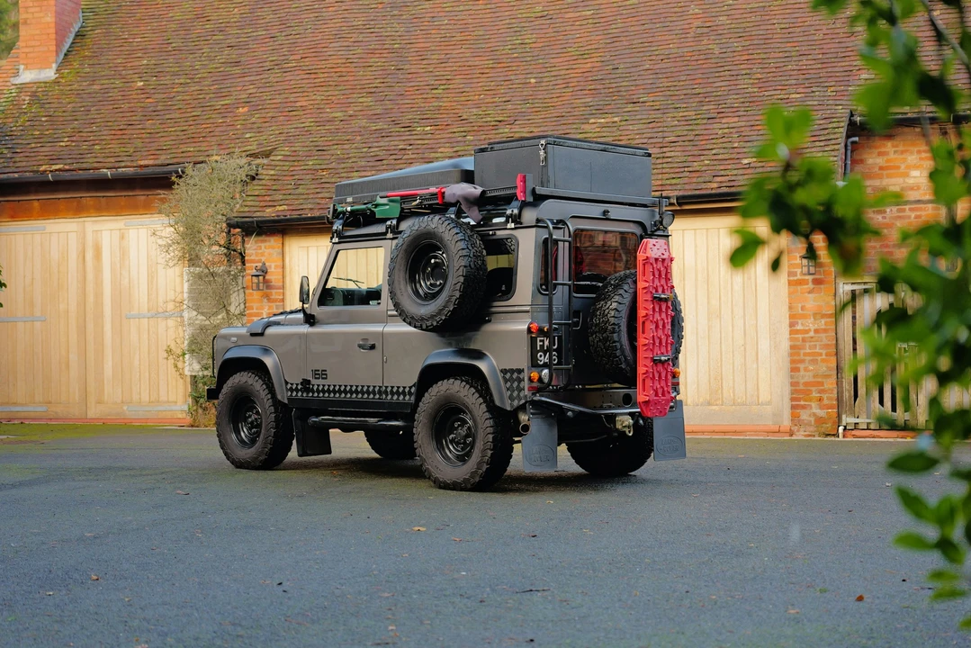 2010 Land Rover Defender 90 - Image 11 of 21