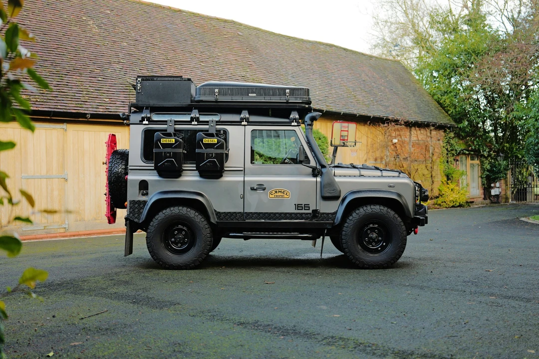 2010 Land Rover Defender 90 - Image 14 of 21