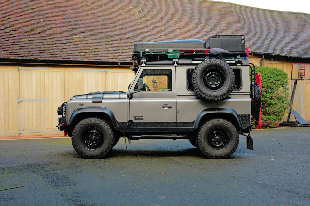 2010 Land Rover Defender 90 - Image 10 of 21