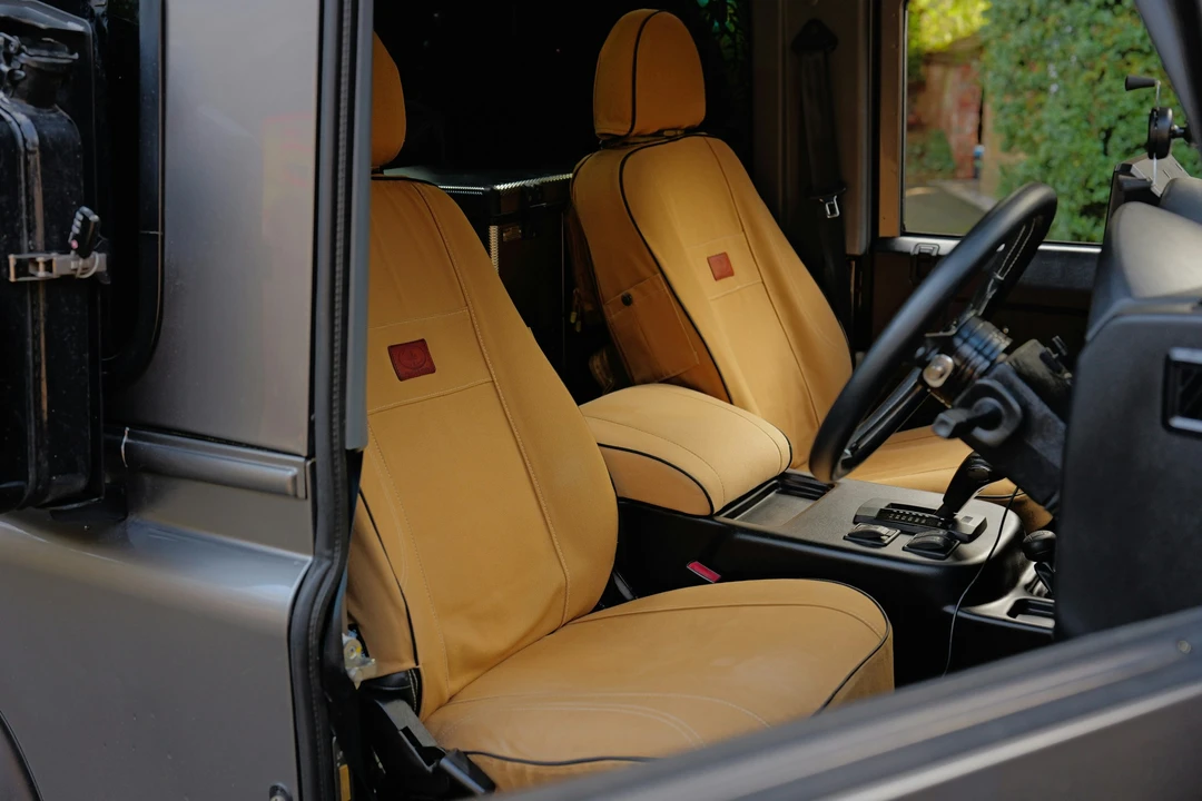 2010 Land Rover Defender 90 - Image 5 of 21