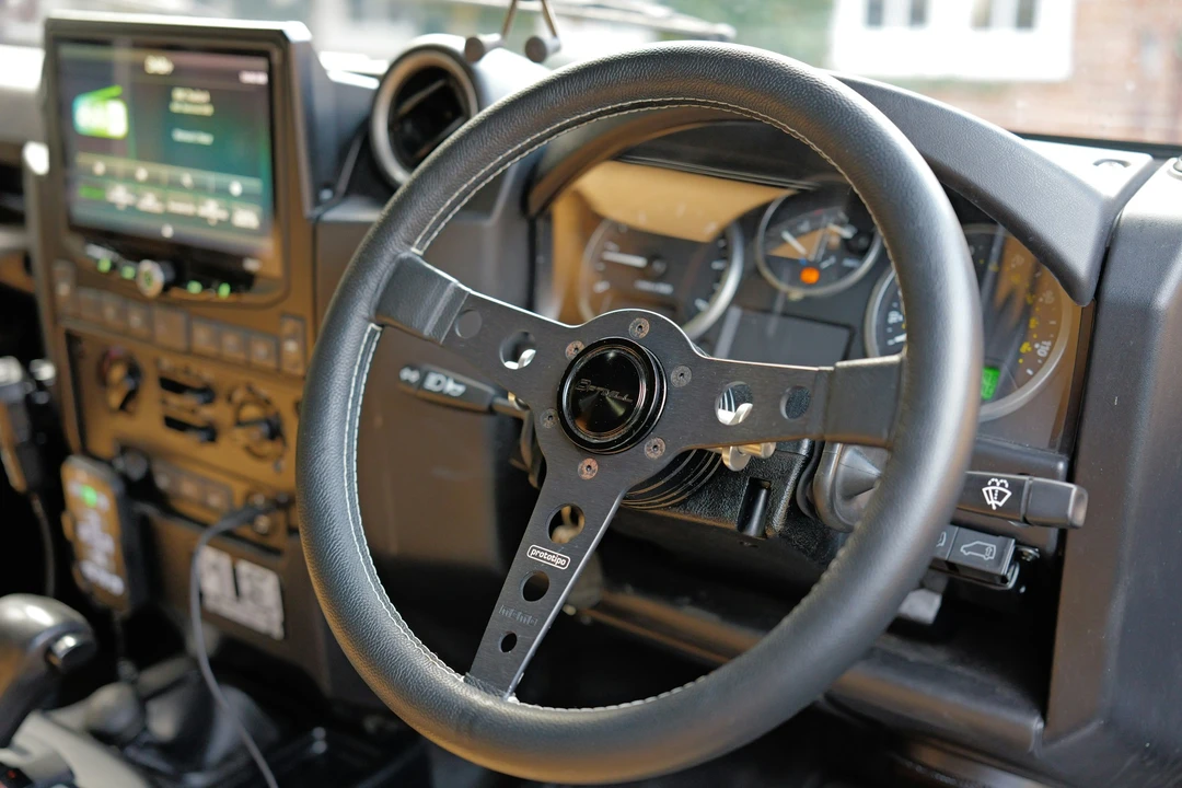 2010 Land Rover Defender 90 - Image 4 of 21