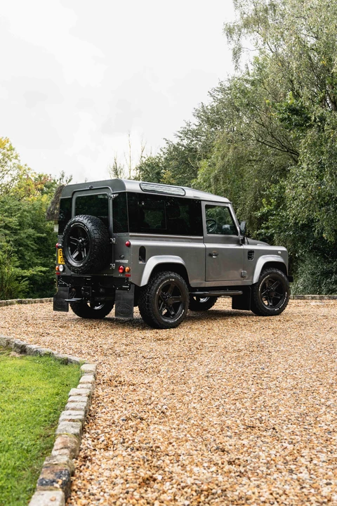 2010 Land Rover Defender 90 - Image 19 of 31