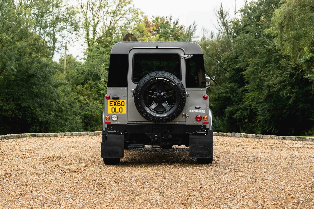 2010 Land Rover Defender 90 - Image 12 of 31