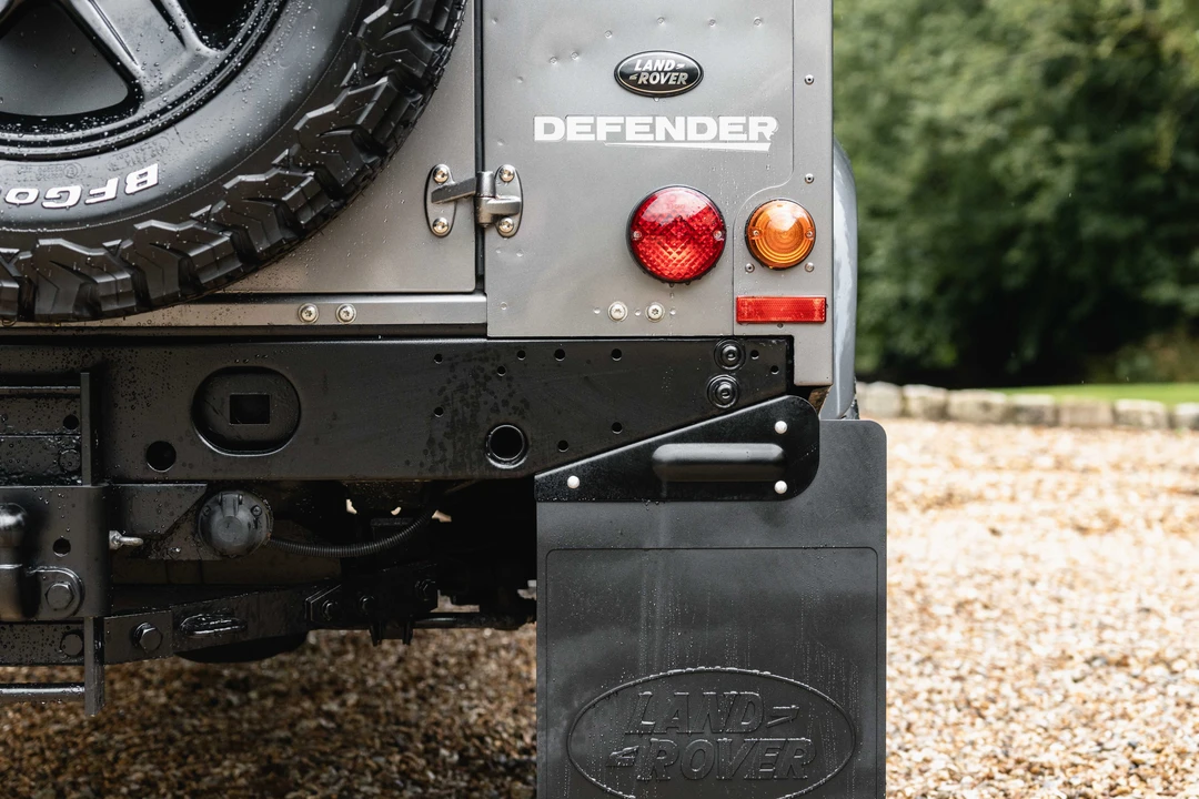 2010 Land Rover Defender 90 - Image 26 of 31