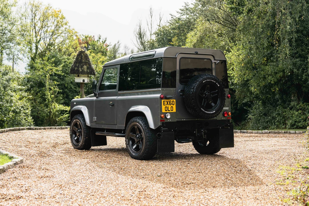 2010 Land Rover Defender 90 - Image 5 of 31