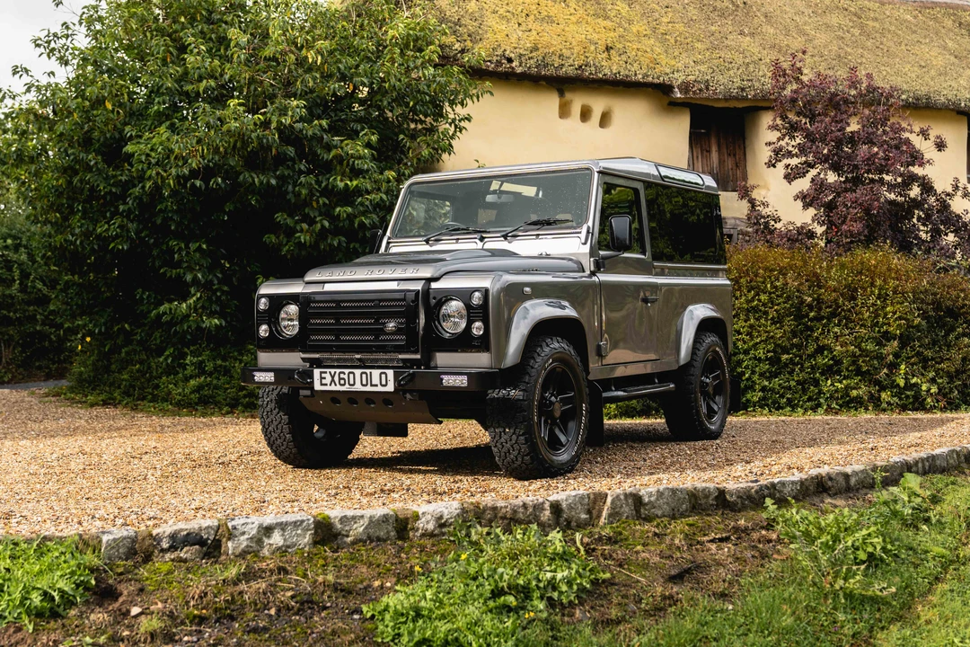 2010 Land Rover Defender 90 - Image 3 of 31