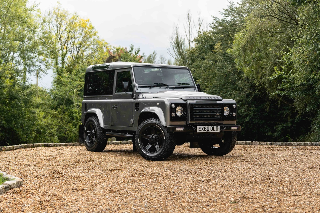 2010 Land Rover Defender 90 - Image 9 of 31
