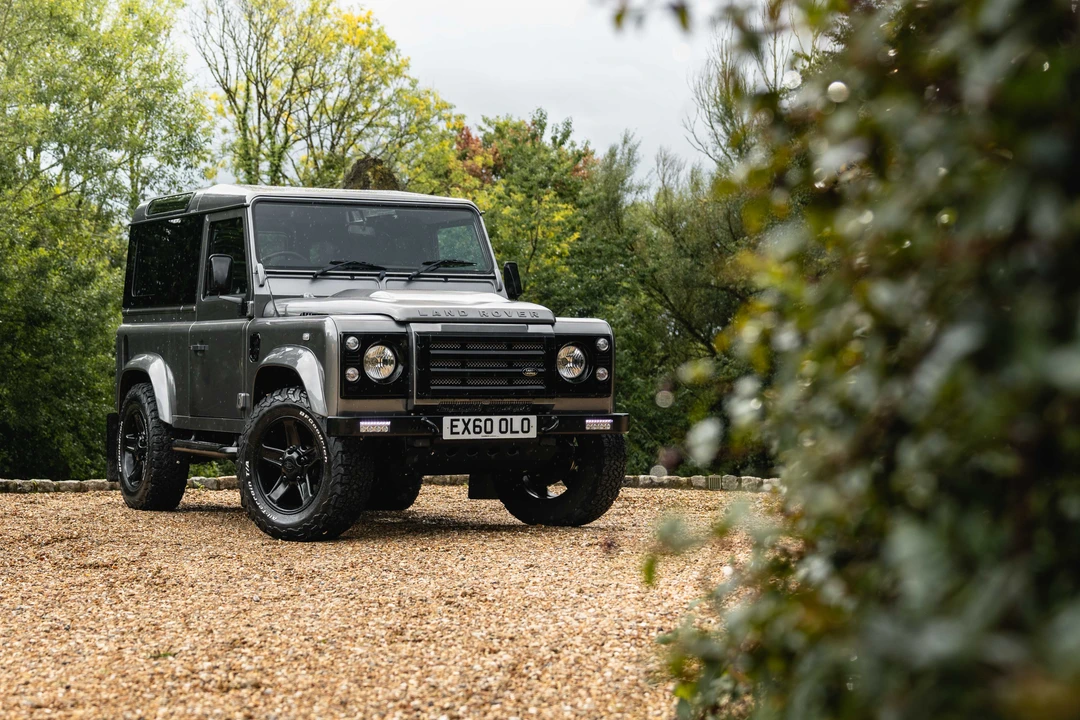 2010 Land Rover Defender 90 - Image 14 of 31