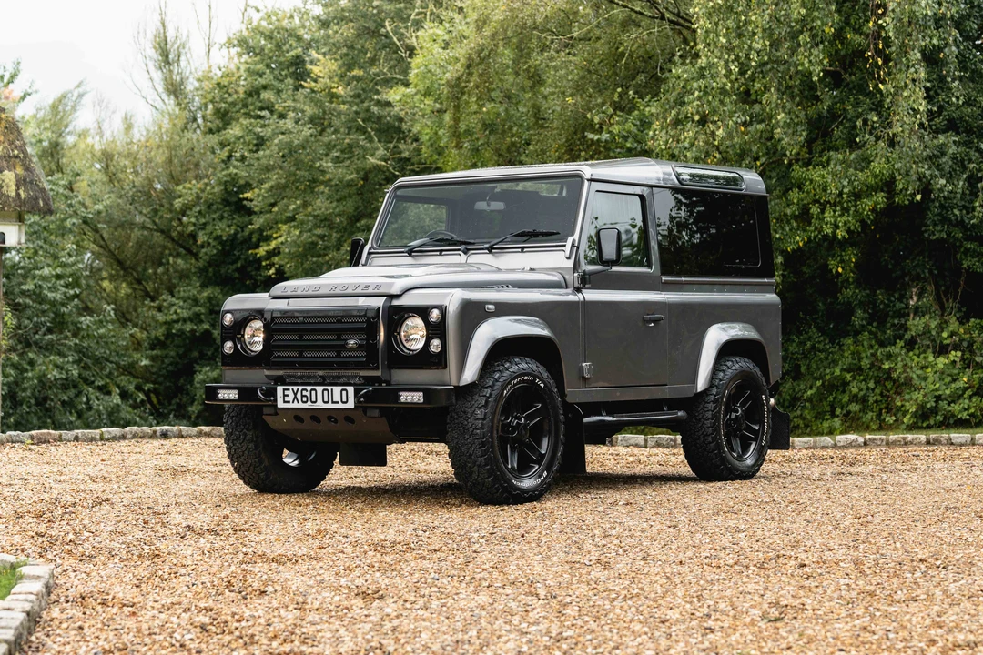 2010 Land Rover Defender 90 - Image 11 of 31
