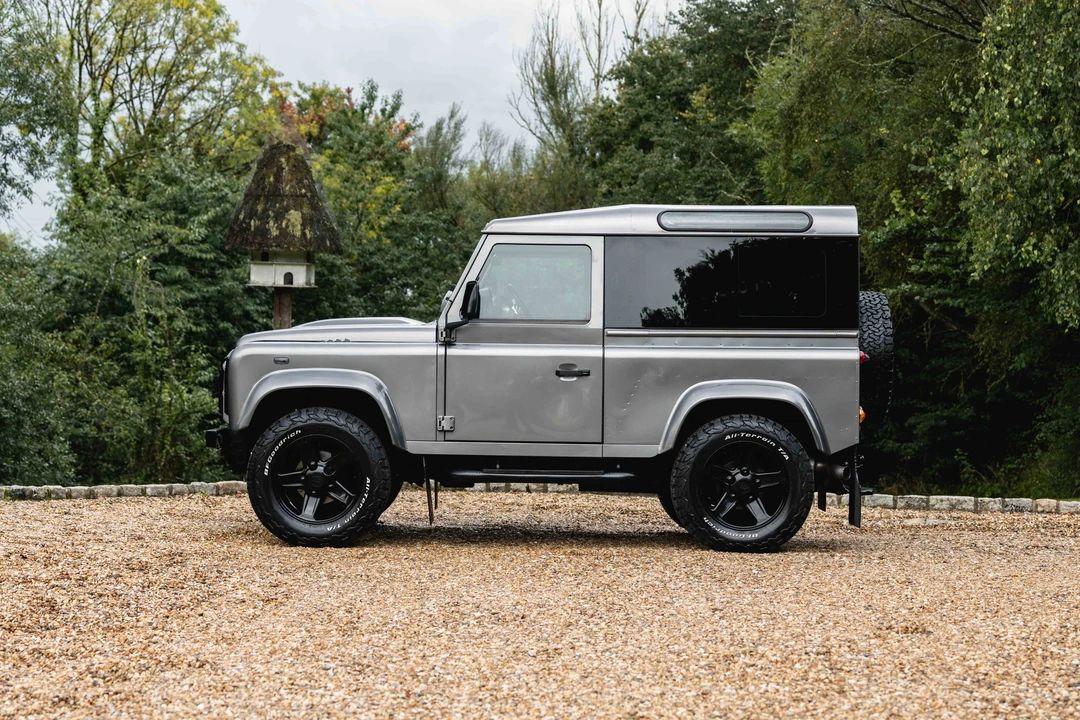 2010 Land Rover Defender 90 - Image 4 of 31