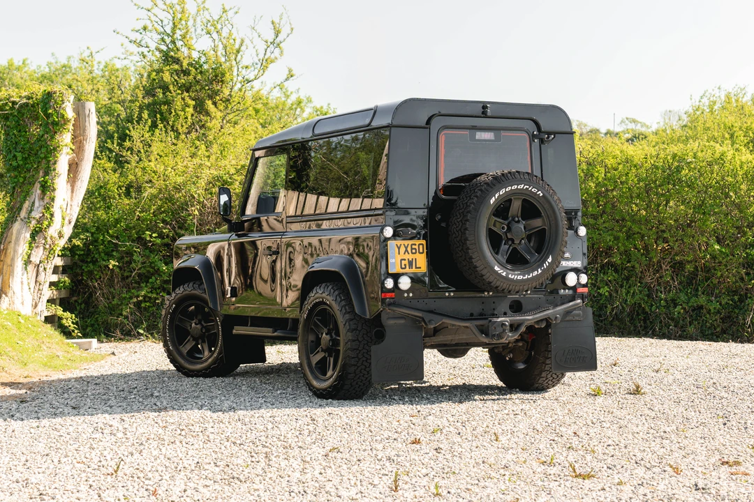 2010 Land Rover Defender 90 - Image 9 of 31