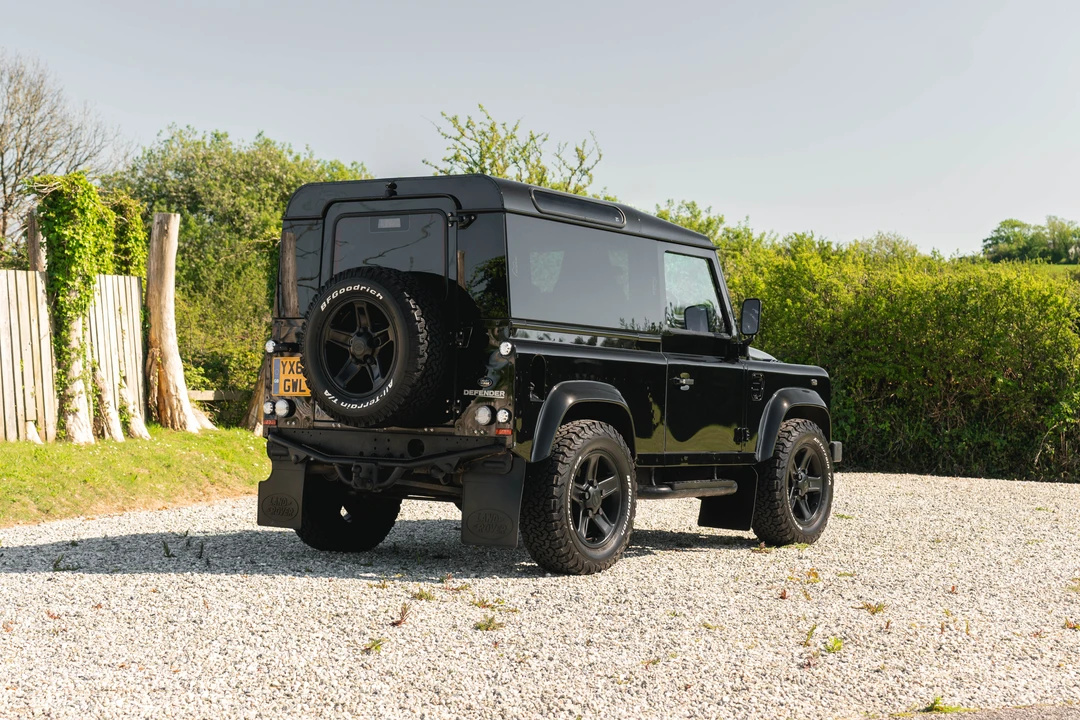 2010 Land Rover Defender 90 - Image 5 of 31