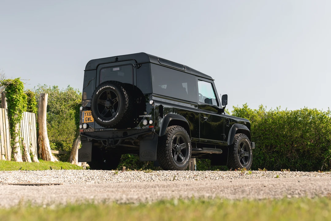 2010 Land Rover Defender 90 - Image 10 of 31