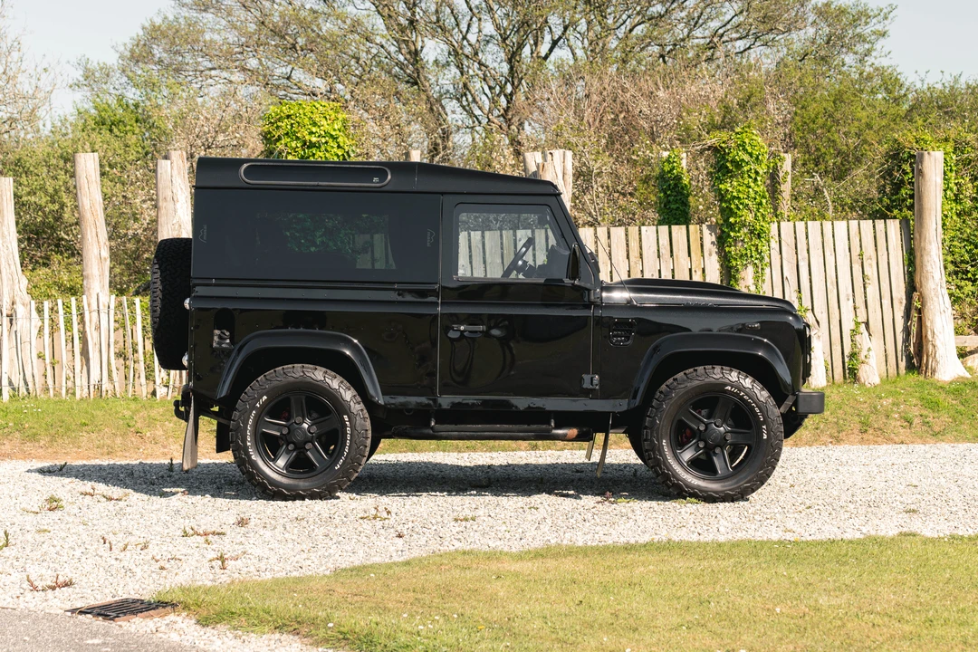 2010 Land Rover Defender 90 - Image 4 of 31