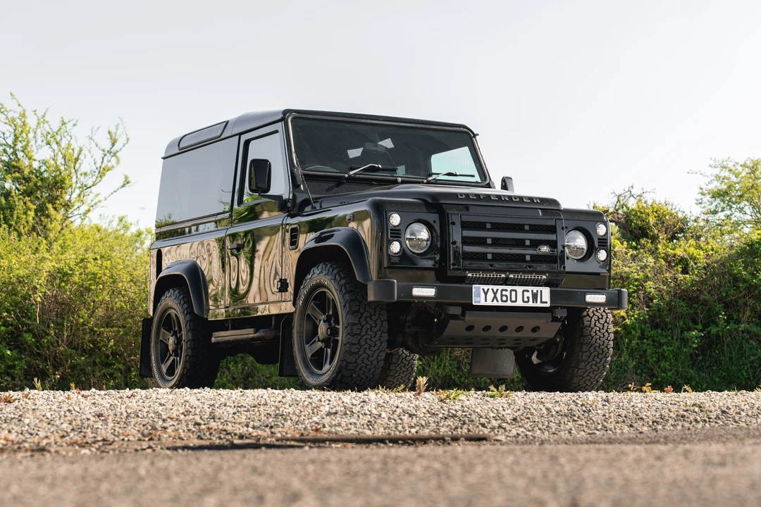 2010 Land Rover Defender 90 - Image 13 of 31