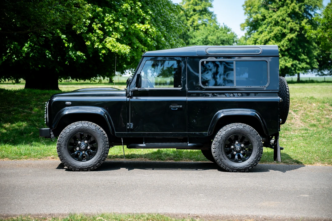 2010 Land Rover Defender 90 - Image 4 of 31