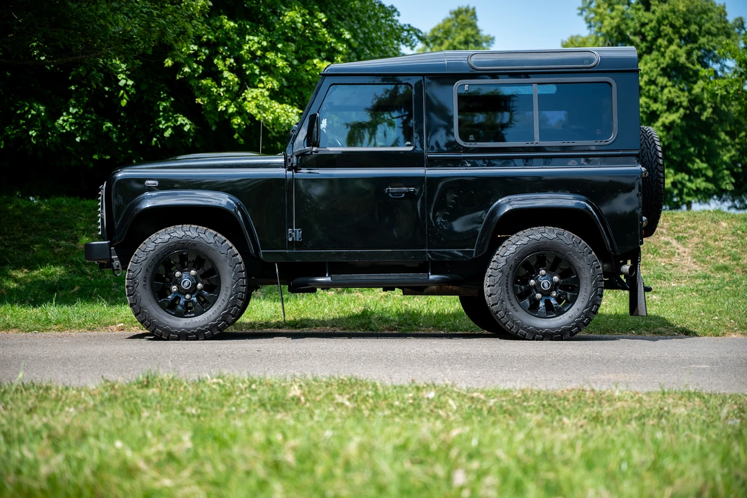 2010 Land Rover Defender 90 - Image 12 of 31