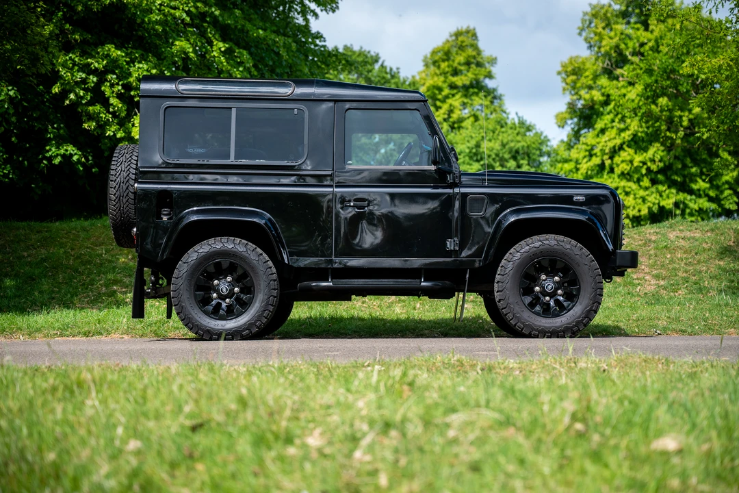 2010 Land Rover Defender 90 - Image 16 of 31