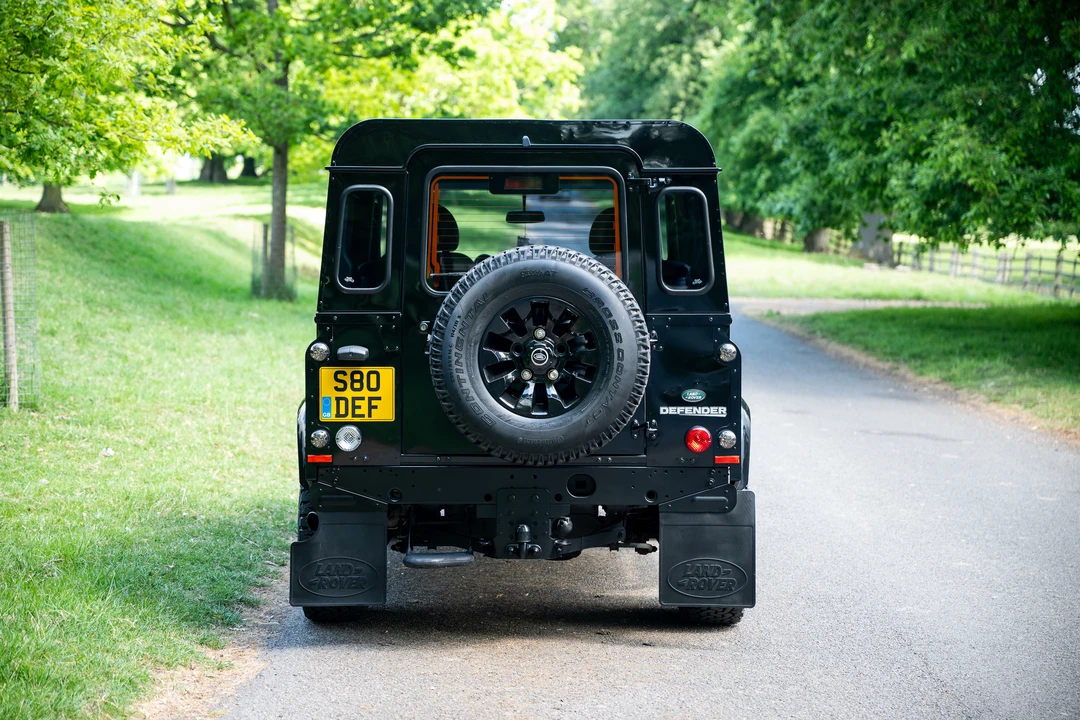 2010 Land Rover Defender 90 - Image 14 of 31