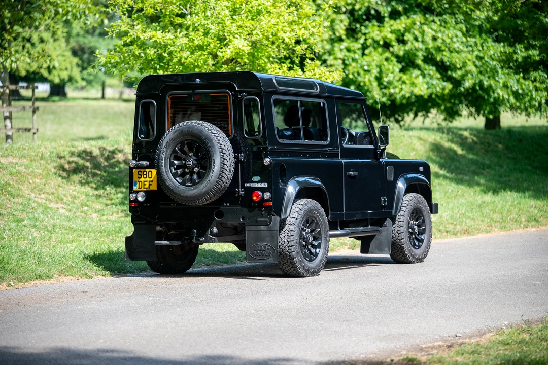 2010 Land Rover Defender 90 - Image 7 of 31