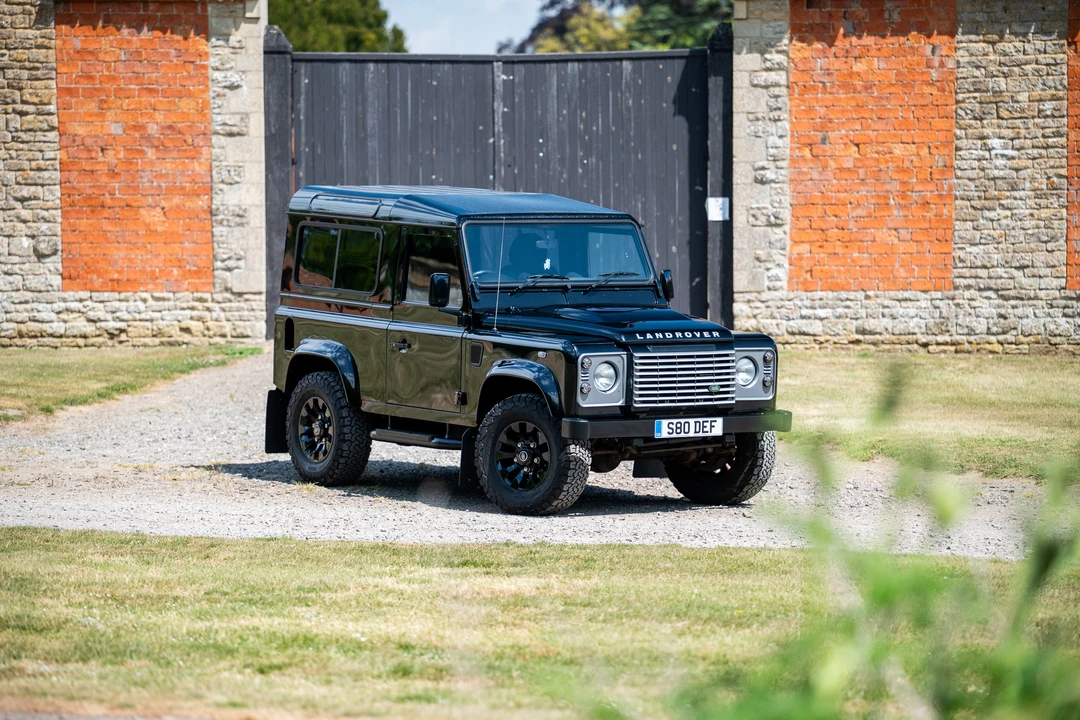 2010 Land Rover Defender 90 - Image 17 of 31