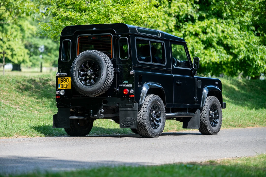 2010 Land Rover Defender 90 - Image 15 of 31