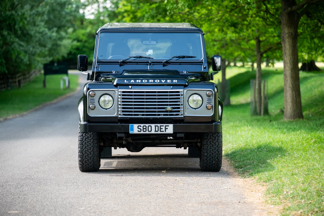 2010 Land Rover Defender 90 - Image 10 of 31