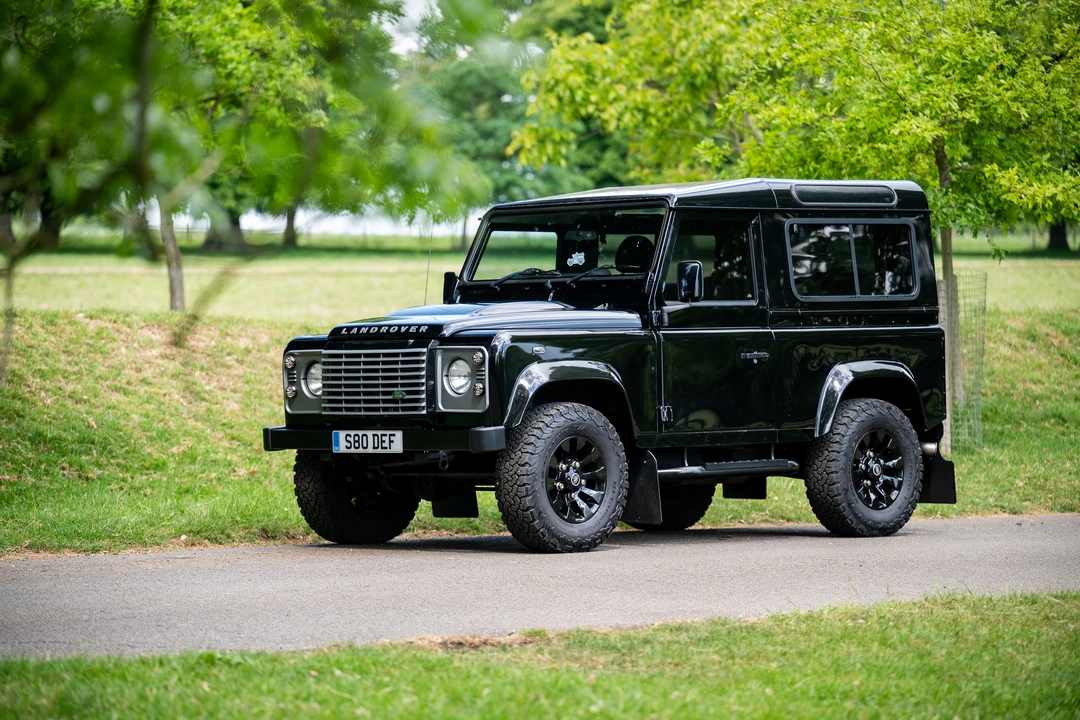 2010 Land Rover Defender 90 - Image 3 of 31