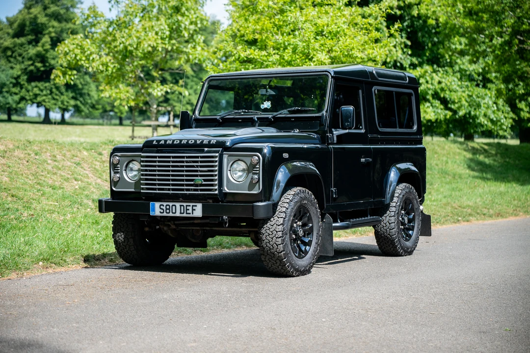 2010 Land Rover Defender 90 - Image 11 of 31