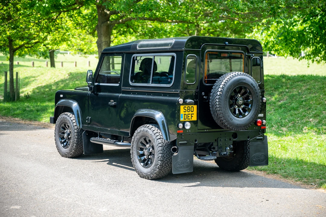 2010 Land Rover Defender 90 - Image 5 of 31