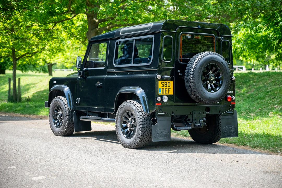 2010 Land Rover Defender 90 - Image 13 of 31