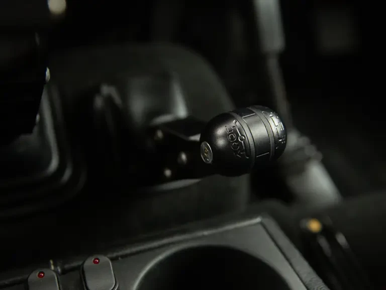 2010 Land Rover Defender 90 - Image 17 of 31